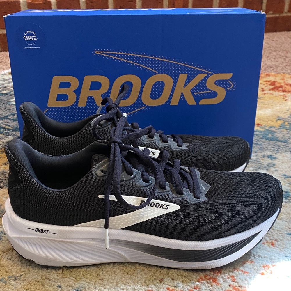 Brooks Ghost 17, W 7.5, Black